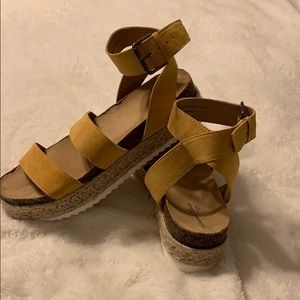 Universal Thread Espadrille Sandals. Size 7.5